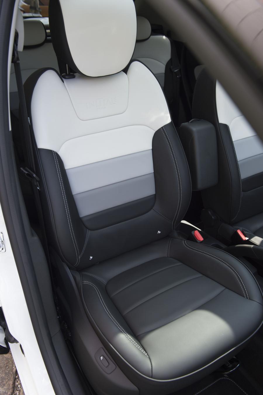 Детали интерьера Renault Captur 2017 года  (WW) (фото 136 из 149)